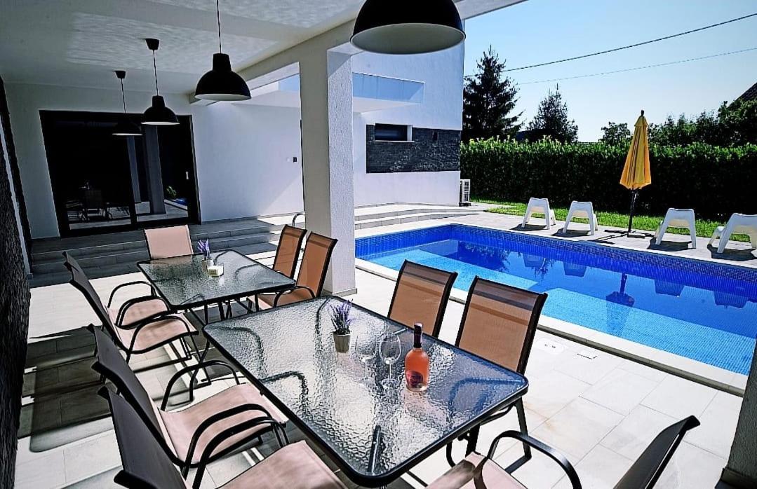 Kuca Za Odmor Deda Pepo Vila Micevec Exterior foto